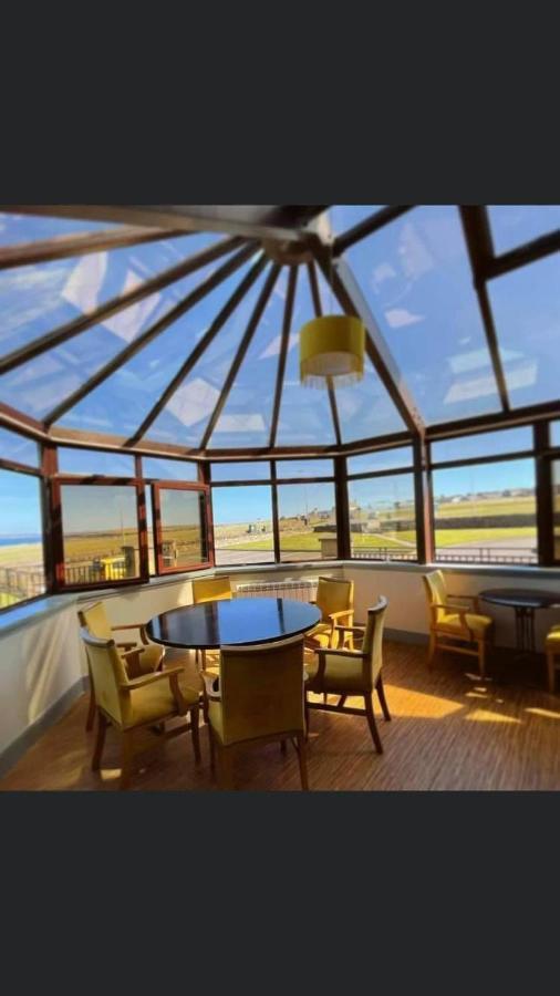 The Weigh Inn Hotel & Lodges Терсо Екстериор снимка