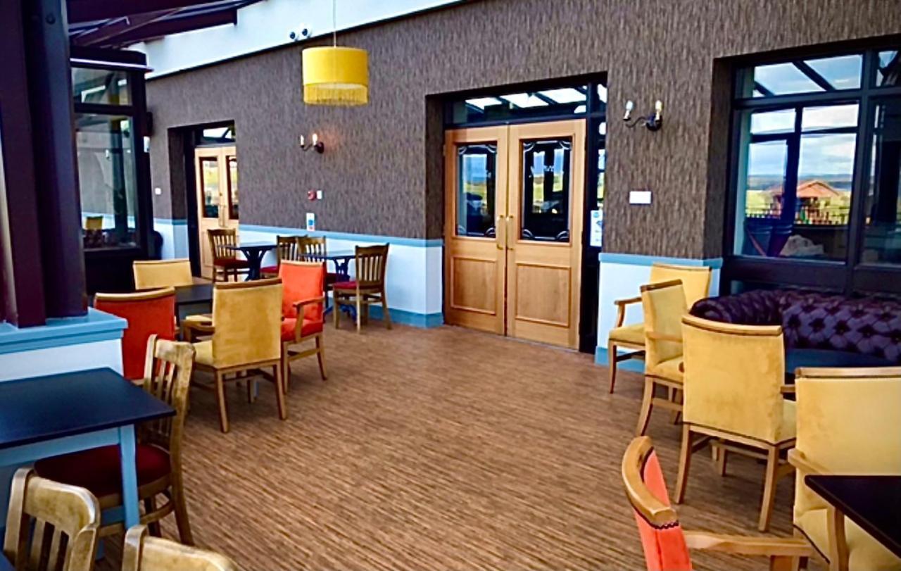 The Weigh Inn Hotel & Lodges Терсо Екстериор снимка