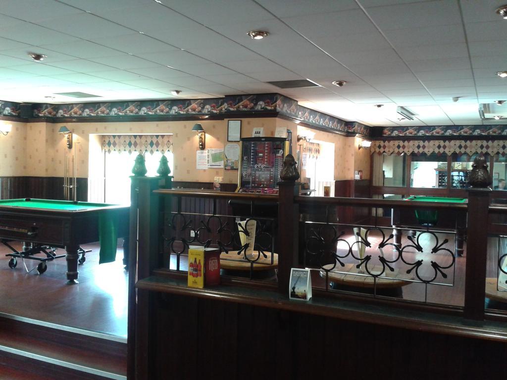 The Weigh Inn Hotel & Lodges Терсо Екстериор снимка
